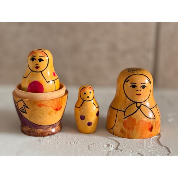 Vintage USSR Matryoshka Small Nesting Dolls (Set of 3) - Picture 3 of 15
